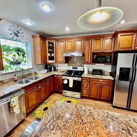 Seattle Home With 2 Bedrooms A King Bed Queen Bed And An Extra Sofa Bed Located 10 Minutes From Seatac Airport And 20 Minutes From Downtown Exterior photo