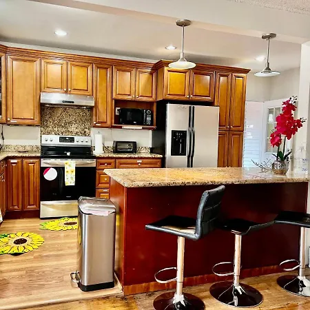 Seattle Home With 2 Bedrooms A King Bed Queen Bed And An Extra Sofa Bed Located 10 Minutes From Seatac Airport And 20 Minutes From Downtown Exterior photo