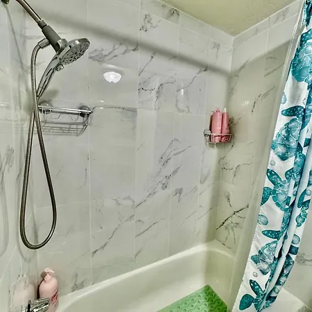 Seattle Home With 2 Bedrooms A King Bed Queen Bed And An Extra Sofa Bed Located 10 Minutes From Seatac Airport And 20 Minutes From Downtown Exterior photo