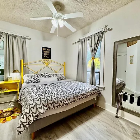 Seattle Home With 2 Bedrooms A King Bed Queen Bed And An Extra Sofa Bed Located 10 Minutes From Seatac Airport And 20 Minutes From Downtown Exterior photo