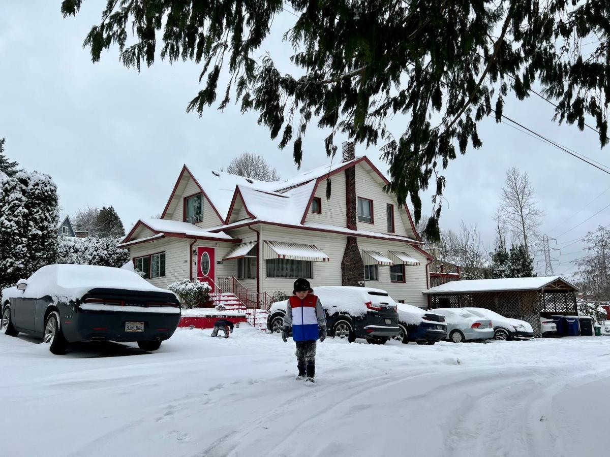Hébergement de vacances With 2 Bedrooms A King Bed Queen Bed And An Extra Sofa Bed Located 10 Minutes From Seatac Airport And 20 Minutes From Downtown