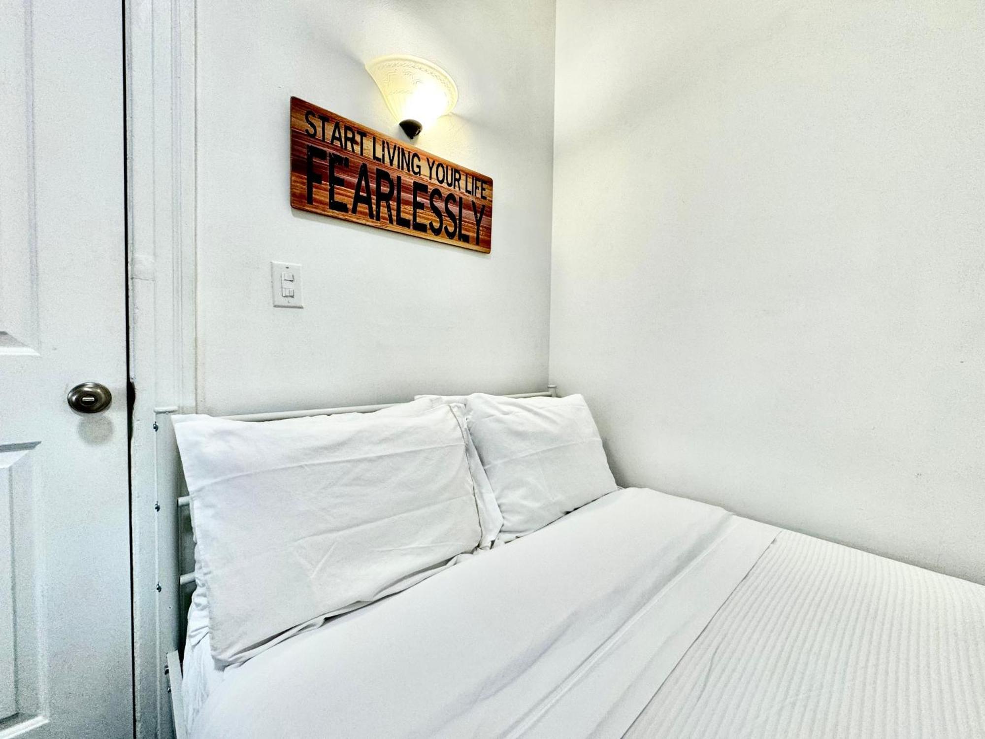 With 2 Bedrooms A King Bed Queen Bed And An Extra Sofa Bed Located 10 Minutes From Seatac Airport And 20 Minutes From Downtown Hébergement de vacances Seattle