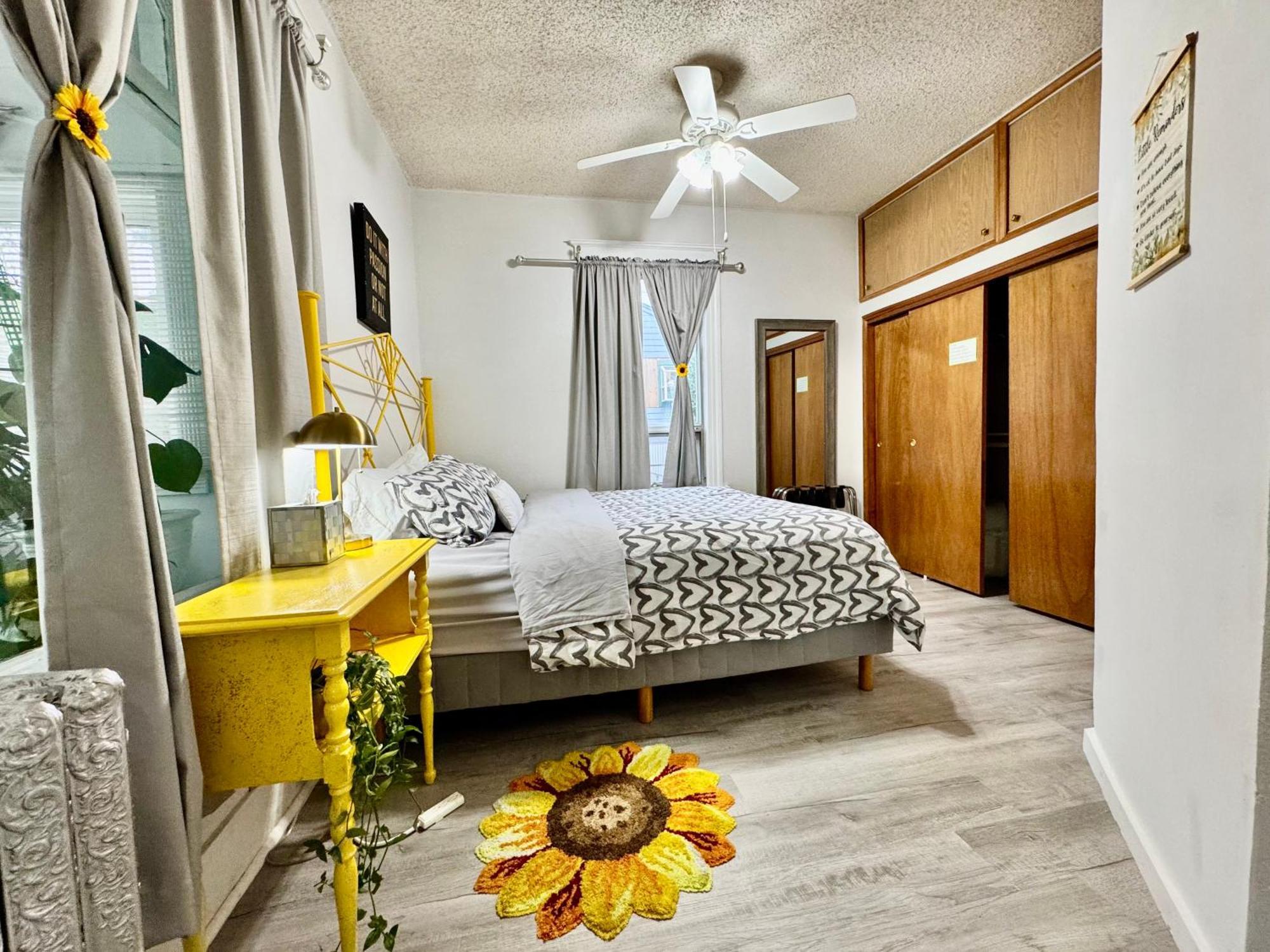 Hébergement de vacances With 2 Bedrooms A King Bed Queen Bed And An Extra Sofa Bed Located 10 Minutes From Seatac Airport And 20 Minutes From Downtown Seattle